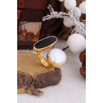 Pearl & Onix  Ring